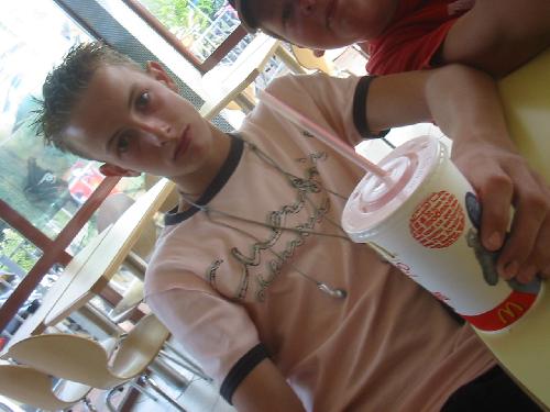 j0ey.. aardige krl ho0rs ;)