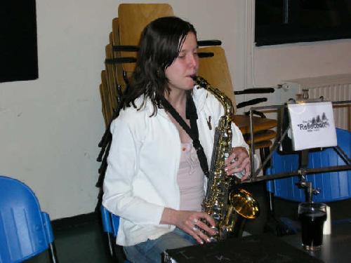 Ik met mijn favoriete hobby! Saxofoon spelen