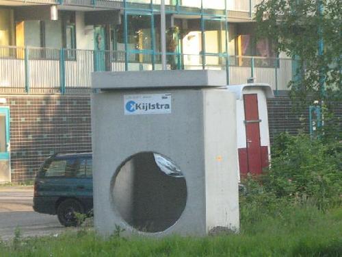 Als sinds begin 2006 wordt onze buurt verbouwd, nieuwe buurtwegen, gewonen wegen enz. maar nog lang geen nieuwe speeltuin