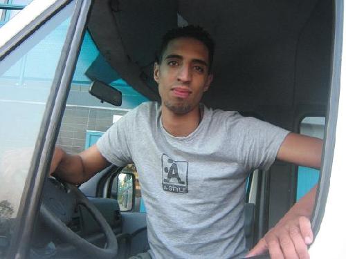 Onze vriend Redoun(20) heeft hier wat op te zeggen:"nergens voor nodig, discriminatie, of je nou 1 oog, 2 ogen of 3 ogen hebt of je nou zwart/wit bent, wat maakt het uit! iedereen blijft toch het zelfde! Raccisten hebben geen hersens!!