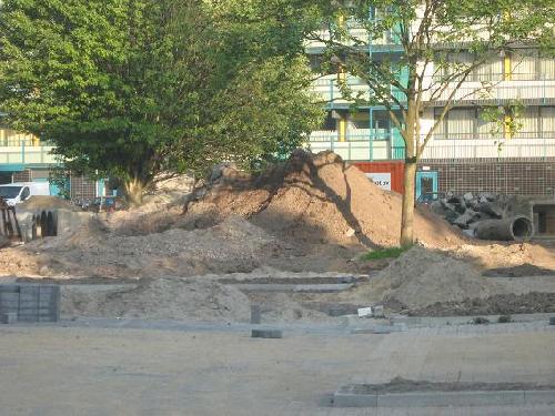 de verbouwing van wijk 1 is alweer klaar maar 2 en 3 niet, toch is de speeltuin van wijk 2 wel prachtig!!