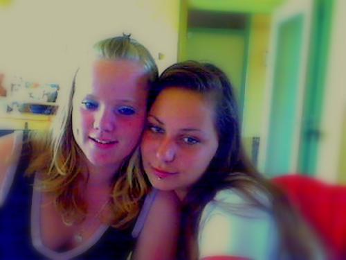 ik&mijn tweelingzus.! loveyouso honey.!