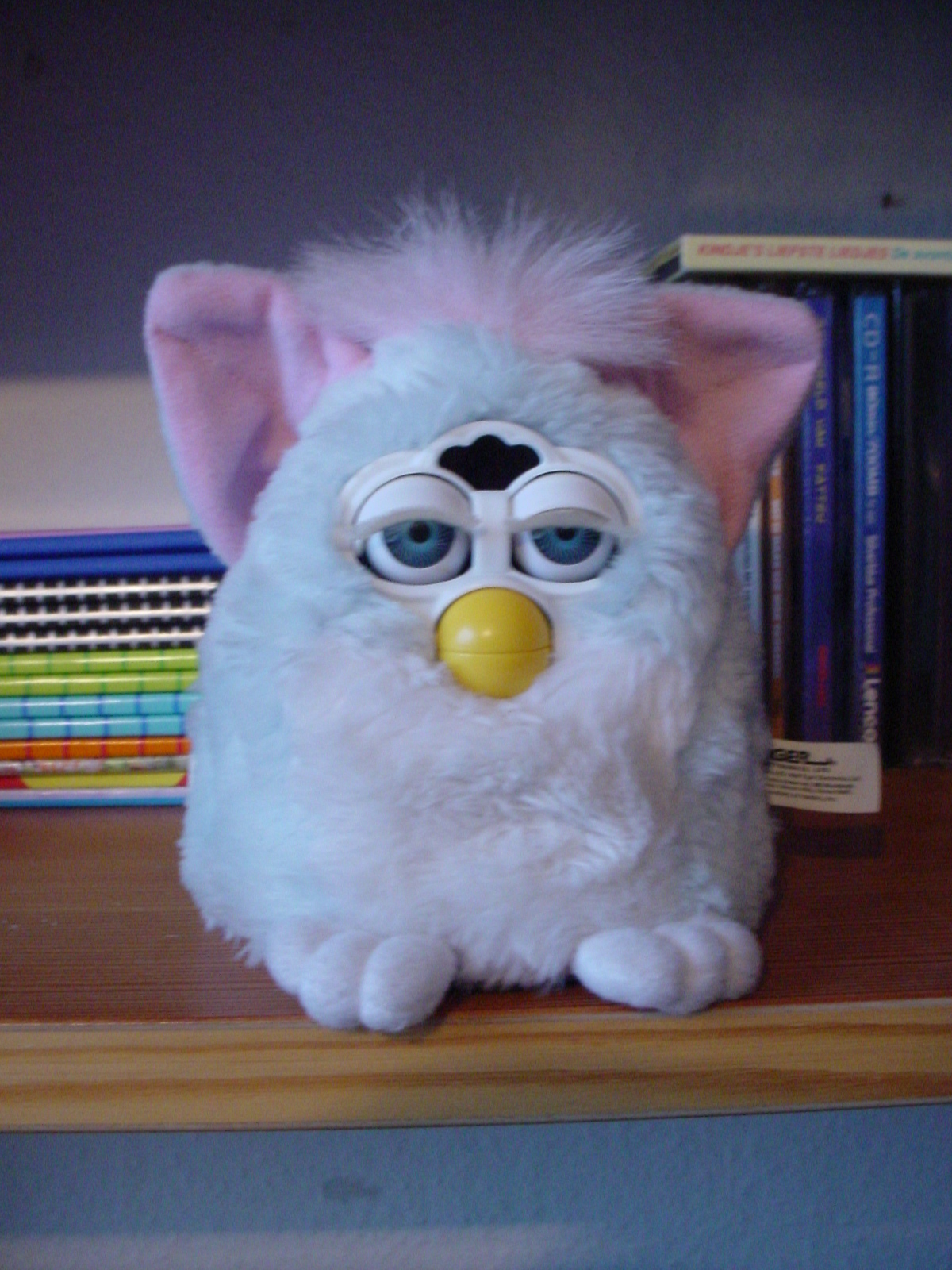 Stoned kijkende Furby^.^