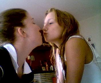 Dinna & Chanel.. Zussies voor heel t leven !! Zonder jou is er geen Dinaa !! h0ufnjee Meiss !!
